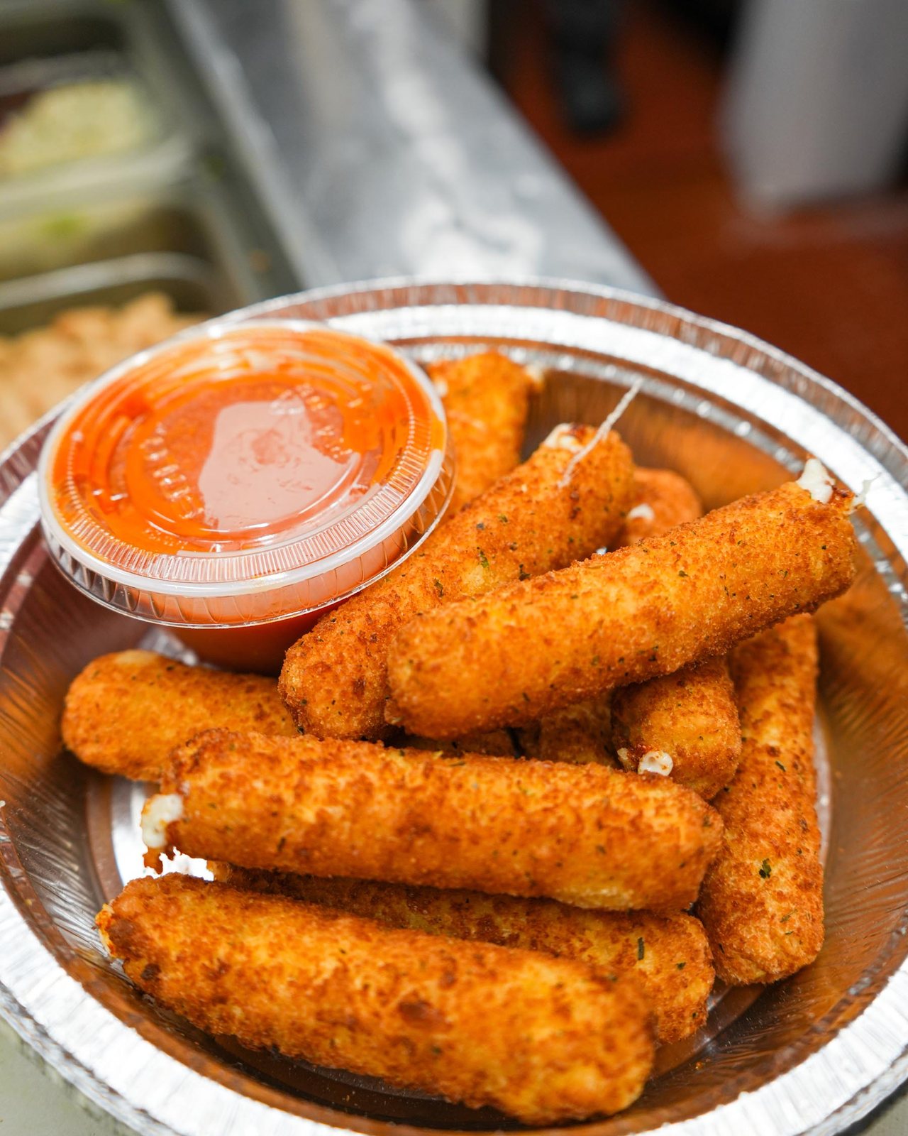 Mozzarella sticks with marinara for dipping