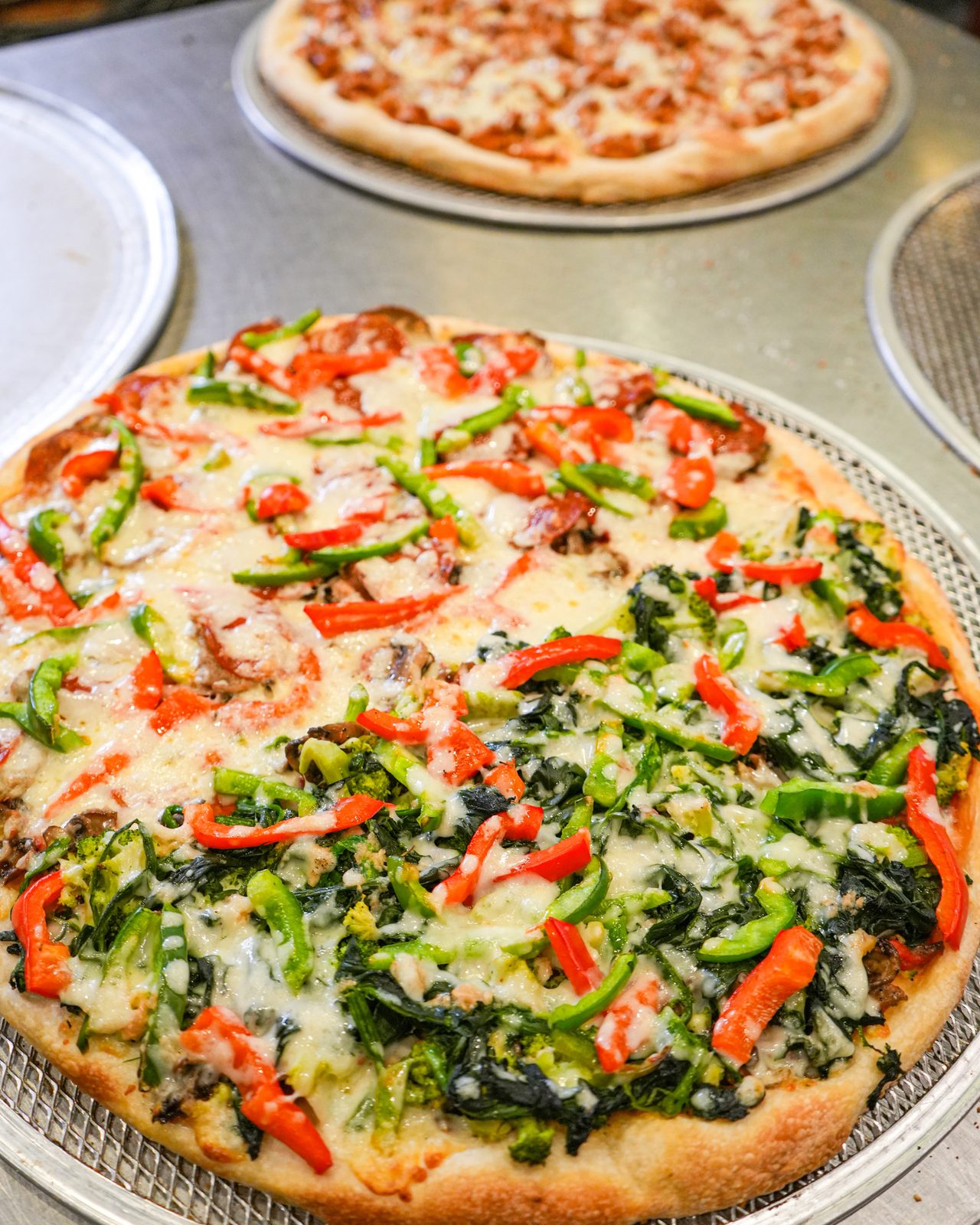 Veggie pie with spinach, broccoli and peppers