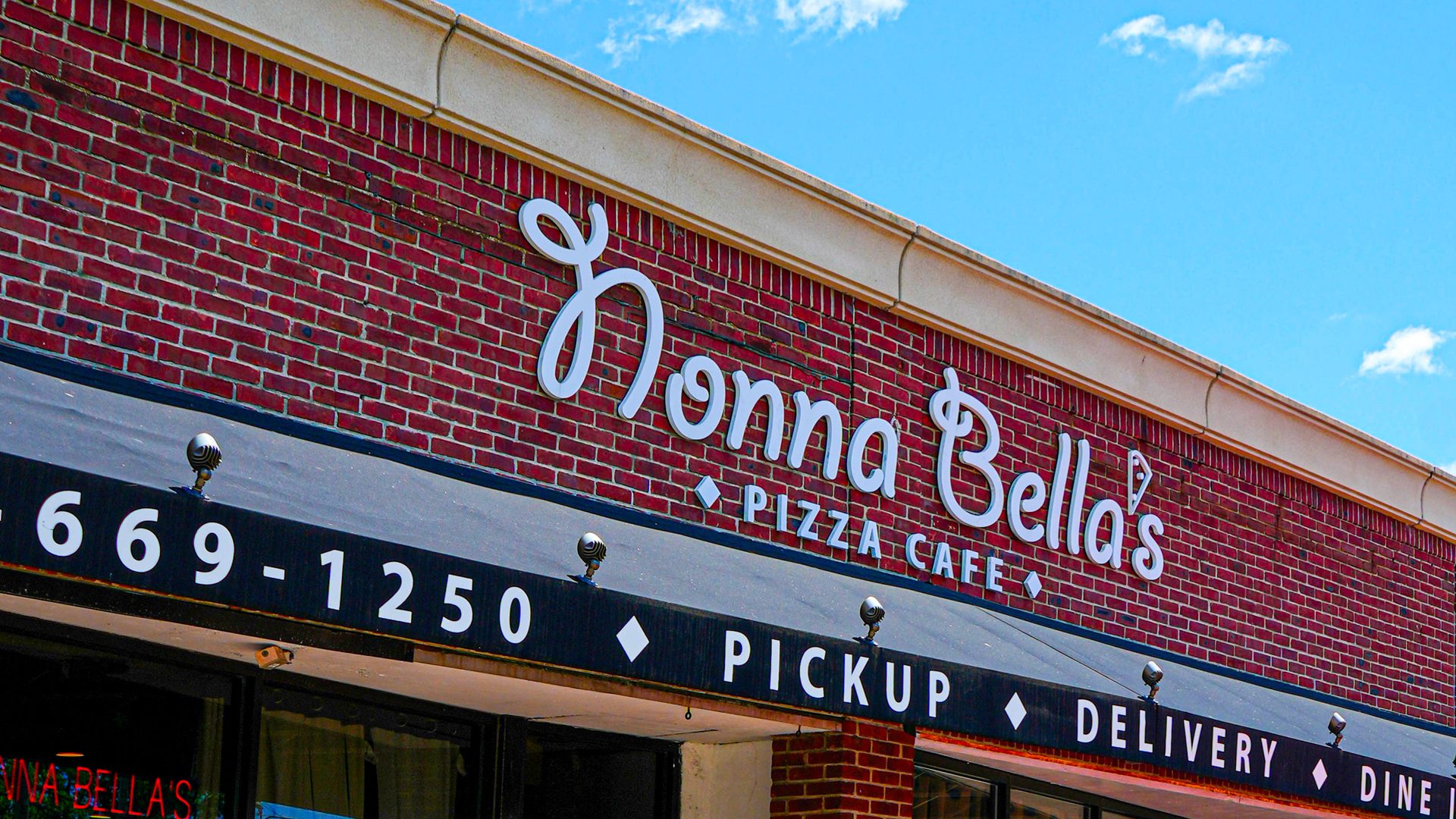 The Nonna Bella's storefront on Deer Park Avenue